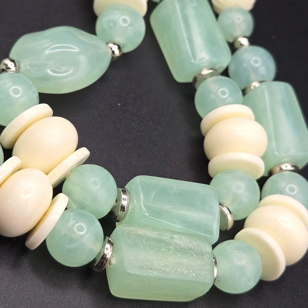1960s Mod Chunky Beaded Necklace Marbled UV Glow Vintage Plastic 18